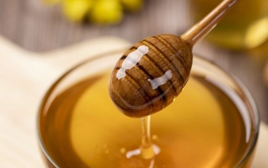 Skin and Hair Care Benefits of Honey (plus 4 DIY Beauty Recipes)