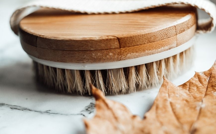 Dry brush to fight cellulite Bath brush