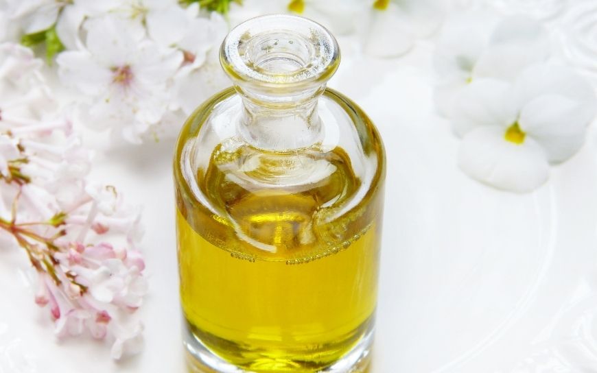 Massage your body to fight cellulite A beauty oil