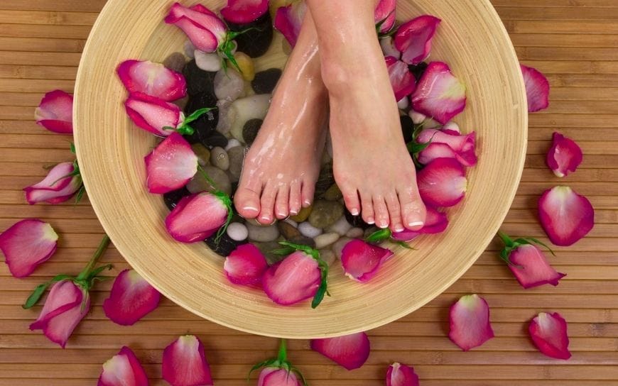 Περιποίηση Ποδιών στο Σπίτι σε 6 Απλά Βήματα